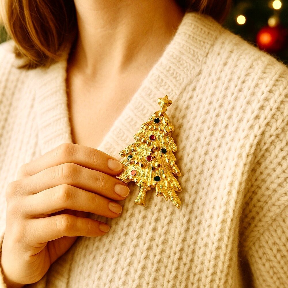 ART Arthur Pepper Vintage Christmas Tree Brooch Pin Gold Tone Rhinestones Signed